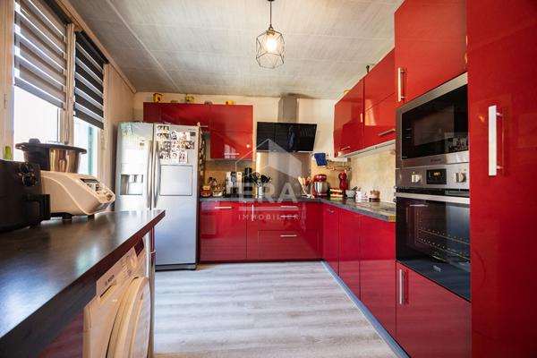 ESTAGEL : Maison de village de charme avec piscine et garage à vendre