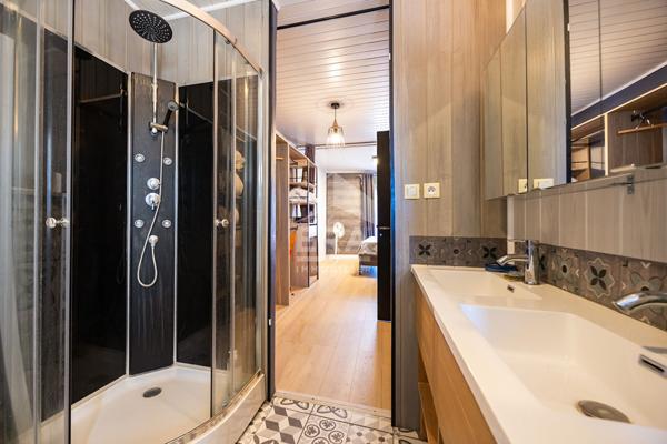 ESTAGEL : Maison de village de charme avec piscine et garage à vendre