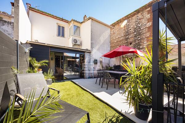 ESTAGEL : Maison de village de charme avec piscine et garage à vendre
