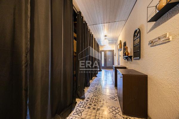 ESTAGEL : Maison de village de charme avec piscine et garage à vendre