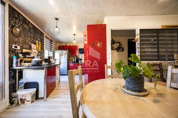 ESTAGEL : Maison de village de charme avec piscine et garage à vendre