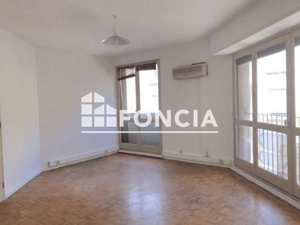 Location Local commercial 3 pièces 59.9 m² - 2 RUE DE FORBIN Marseille 13003