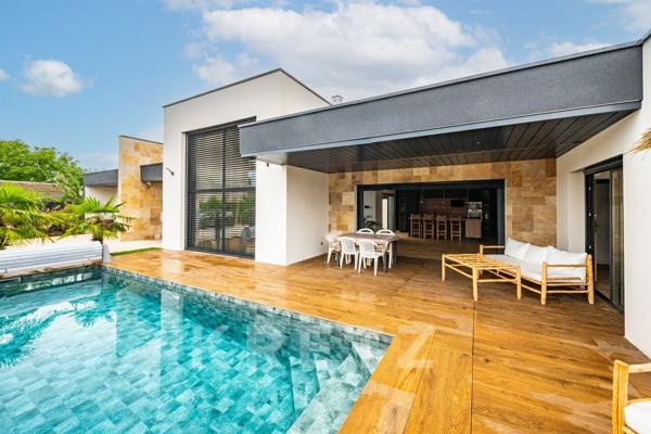 DIJON – Villa d’architecte contemporaine de plain-pied avec piscine & prestations d’exception