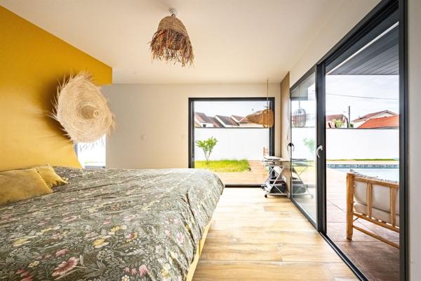 DIJON – Villa d’architecte contemporaine de plain-pied avec piscine & prestations d’exception