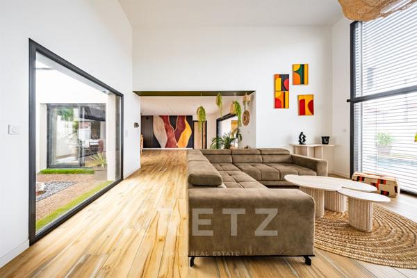 DIJON – Villa d’architecte contemporaine de plain-pied avec piscine & prestations d’exception