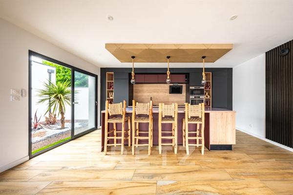 DIJON – Villa d’architecte contemporaine de plain-pied avec piscine & prestations d’exception