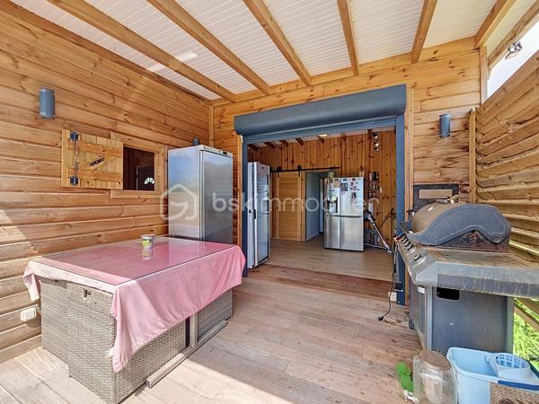EXCLUSIVITE 
Delphine MIRANDA pour BSK Immobilier 

Nouveauté !
Je vous propose cette maison bois d'une surface habitable de 59 m2, (surface utile 68 m2) édifiée de plain-pied sur une parcelle plane de 303 m2.
Agencement fonctionnel proposant une entrée sur salon- séjour , un toilette indépendant, deux chambres avec dressings de 12 m2 , une salle d'eau avec douche à l'italienne , une cuisine équipée ouverte sur la terrasse abritée, prolongée par un deck en cumaru.
Citerne tampon pour pallier aux coupures d'eau.
Assainissement individuel avec conformité.
Environnement calme à 10 minutes du centre ville de Saint François , commodités à pied.

Idéal pour un investissement, un pied à terre ou votre résidence principale.

Plus d'informations? N'hésitez pas à me contacter par message ou appel whatsapp!