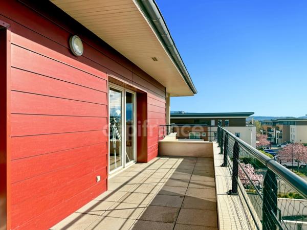 Appartement en attique à vendre 5 pièces PRÉVESSIN MOENS (01) - 105m2 - terrasses (34m2), garage et parking privatif