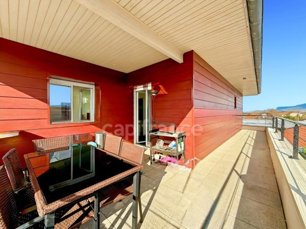 Appartement en attique à vendre 5 pièces PRÉVESSIN MOENS (01) - 105m2 - terrasses (34m2), garage et parking privatif