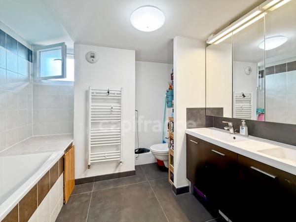 Appartement en attique à vendre 5 pièces PRÉVESSIN MOENS (01) - 105m2 - terrasses (34m2), garage et parking privatif