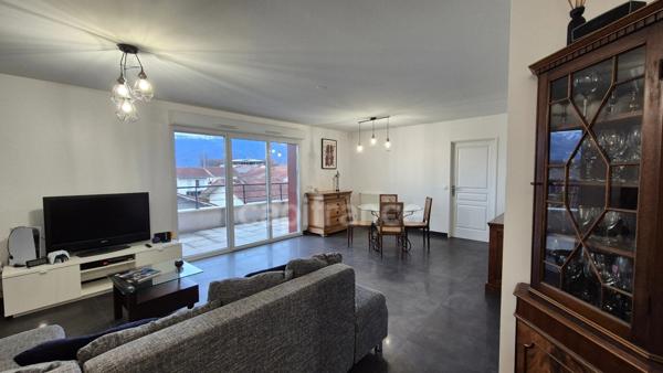 Appartement en attique à vendre 5 pièces PRÉVESSIN MOENS (01) - 105m2 - terrasses (34m2), garage et parking privatif