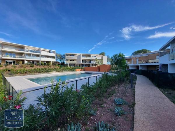 Appartement à louer 2 pièces 51.71m² Roquebrune-sur-Argens (83520)