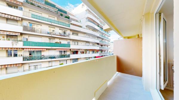 NICE - FLEURS : JOLI F1 AVEC BALCONS AU CALME