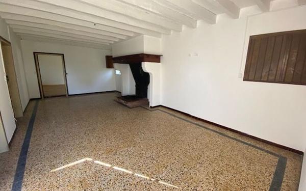 Maison à vendre    4 pièces •  Coudures