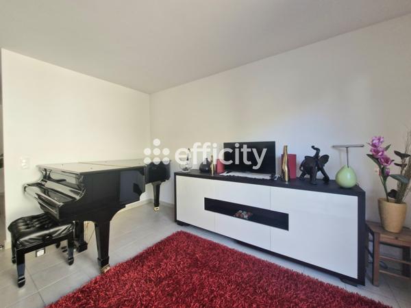 Maison
         4 pièces
        - 93 m² Exclusivité 490 000 € *