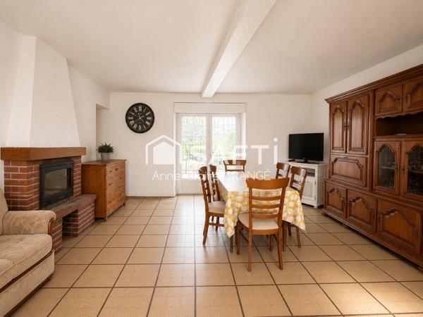Maison de bourg avec dépendances et fort potentiel d’aménagement –