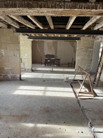 Maison à rénover entièrement.