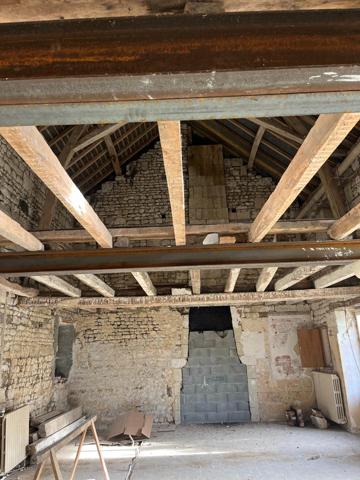 Maison à rénover entièrement.