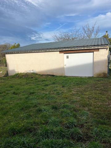 Maison à rénover entièrement.