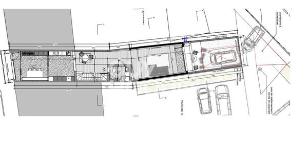 Maison de ville avec cour et parking privatif