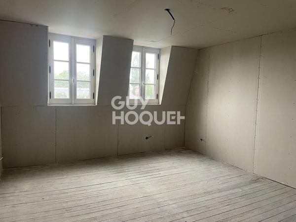 Maison de ville avec cour et parking privatif