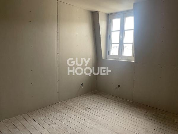 Maison de ville avec cour et parking privatif