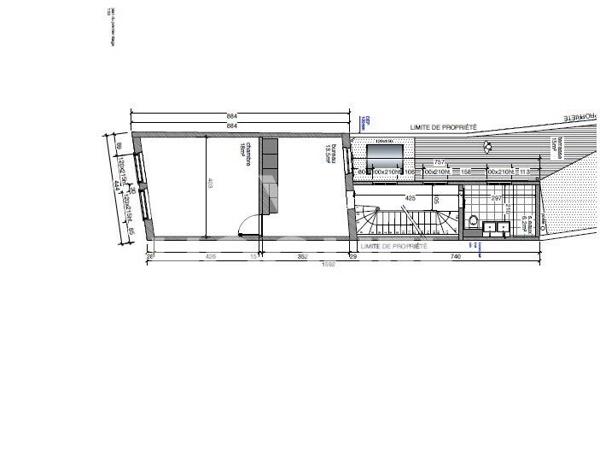 Maison de ville avec cour et parking privatif