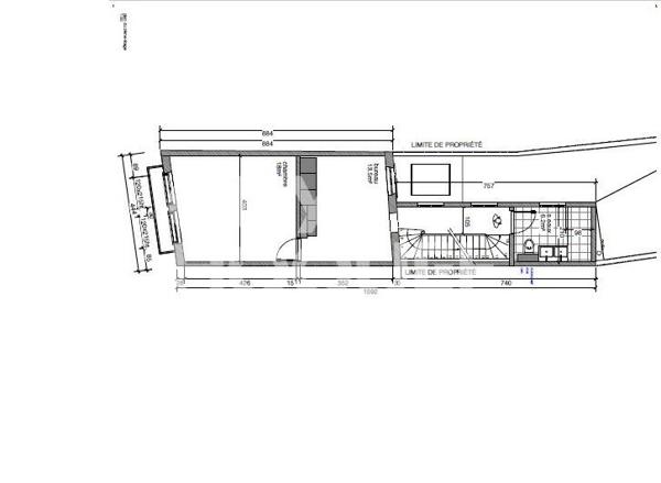 Maison de ville avec cour et parking privatif