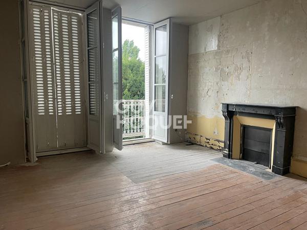 Maison de ville avec cour et parking privatif