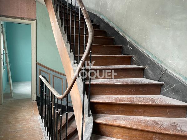 Maison de ville avec cour et parking privatif