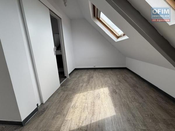 A louer à St Denis-Montgaillard, T4 duplex dans la residence les terrasses de Montgaillard, proche hôtel Creolia