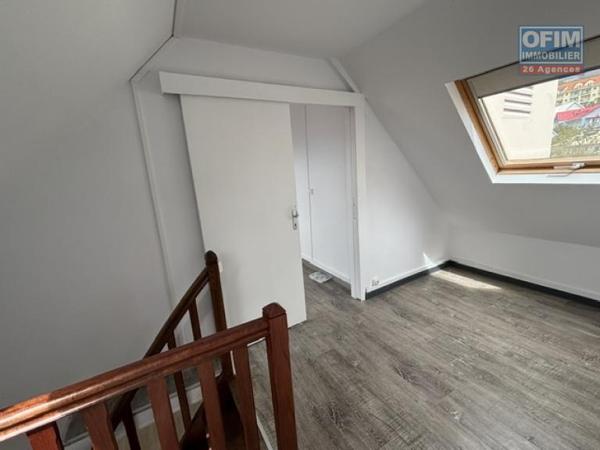 A louer à St Denis-Montgaillard, T4 duplex dans la residence les terrasses de Montgaillard, proche hôtel Creolia