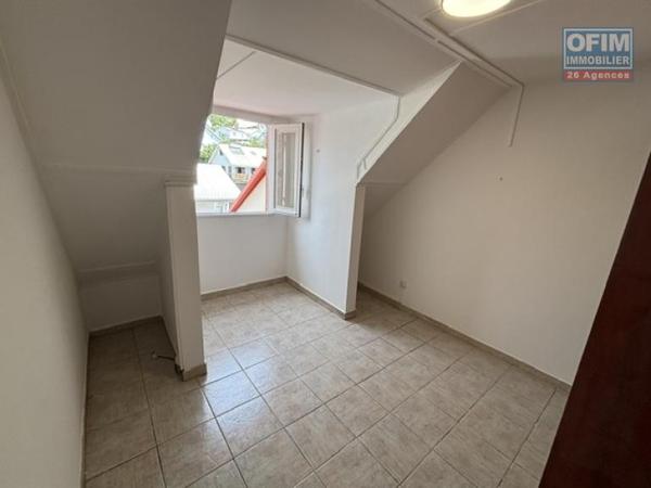 A louer à St Denis-Montgaillard, T4 duplex dans la residence les terrasses de Montgaillard, proche hôtel Creolia