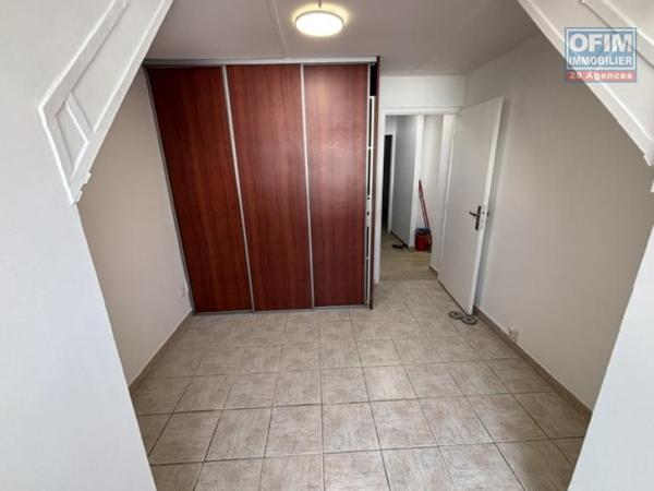 A louer à St Denis-Montgaillard, T4 duplex dans la residence les terrasses de Montgaillard, proche hôtel Creolia