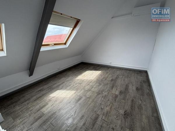 A louer à St Denis-Montgaillard, T4 duplex dans la residence les terrasses de Montgaillard, proche hôtel Creolia