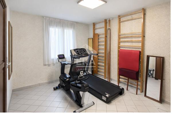 Immeuble mixte - Maison d'habitation Vitrolles (6 pièces) - Cabinet de Kinésithérapie