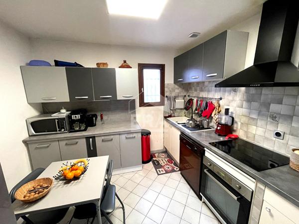 Immeuble mixte - Maison d'habitation Vitrolles (6 pièces) - Cabinet de Kinésithérapie