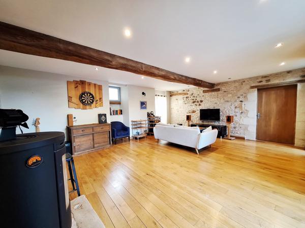 Maison de caractère du XIXe siècle – 200 m² – 5 chambres – Grange aménageable de 90 m² – Jardin sans vis-à-vis
