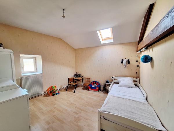 Maison de caractère du XIXe siècle – 200 m² – 5 chambres – Grange aménageable de 90 m² – Jardin sans vis-à-vis