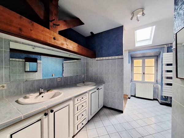 Maison de caractère du XIXe siècle – 200 m² – 5 chambres – Grange aménageable de 90 m² – Jardin sans vis-à-vis