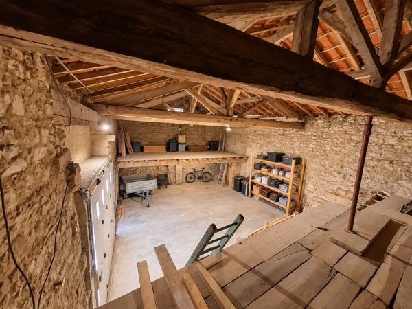 Maison de caractère du XIXe siècle – 200 m² – 5 chambres – Grange aménageable de 90 m² – Jardin sans vis-à-vis
