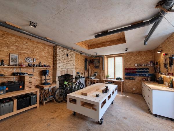 Maison de caractère du XIXe siècle – 200 m² – 5 chambres – Grange aménageable de 90 m² – Jardin sans vis-à-vis