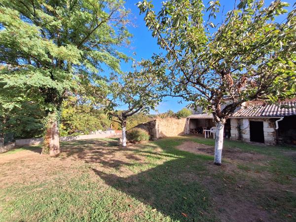 Maison de caractère du XIXe siècle – 200 m² – 5 chambres – Grange aménageable de 90 m² – Jardin sans vis-à-vis
