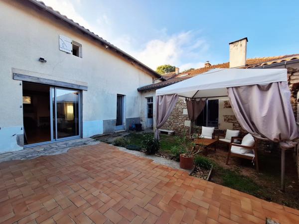 Maison de caractère du XIXe siècle – 200 m² – 5 chambres – Grange aménageable de 90 m² – Jardin sans vis-à-vis
