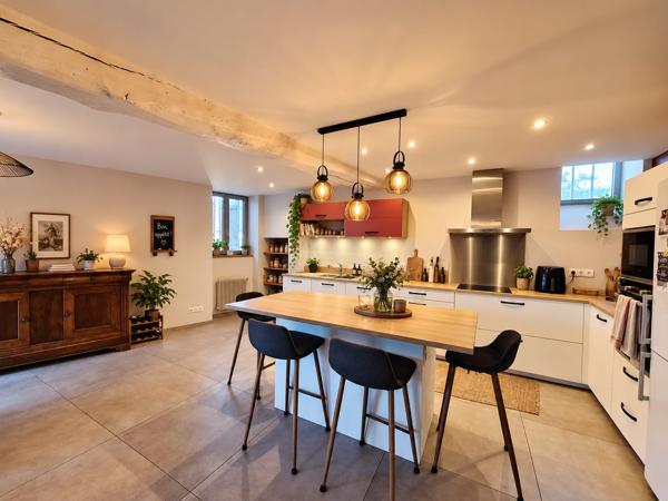 Maison de caractère du XIXe siècle – 200 m² – 5 chambres – Grange aménageable de 90 m² – Jardin sans vis-à-vis