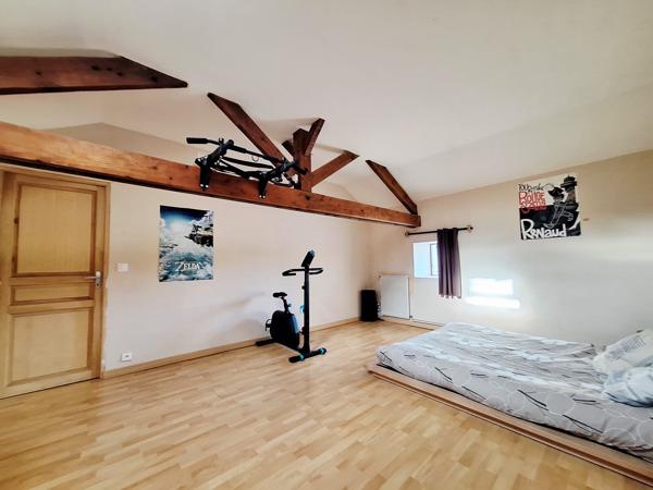 Maison de caractère du XIXe siècle – 200 m² – 5 chambres – Grange aménageable de 90 m² – Jardin sans vis-à-vis