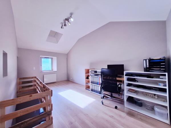 Maison de caractère du XIXe siècle – 200 m² – 5 chambres – Grange aménageable de 90 m² – Jardin sans vis-à-vis