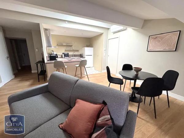 Appartement à louer 2 pièces 71.7m² Carcassonne (11000)