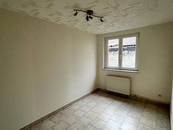 Immeuble Moulins 3 appartements + local 100 m2 + 2 garages + terrain