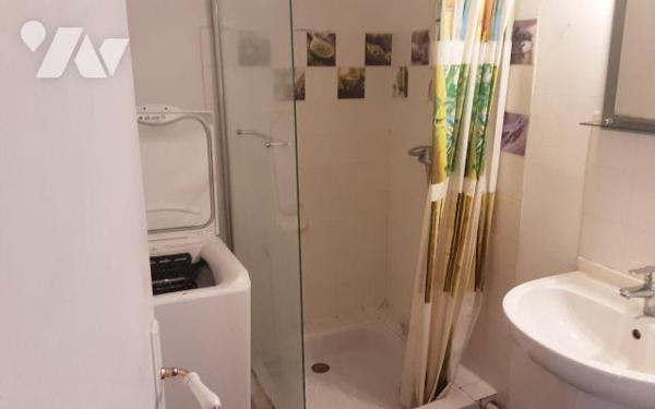 AURILLAC, La Dorinière, T2 loué meublé au 10ème étage d'un immeuble en copropriété avec ascense...